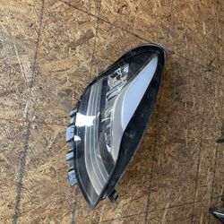 2019 Tesla Model 3 Right Headlight