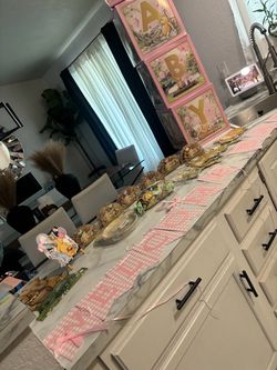 Winnie The Pooh baby shower decor