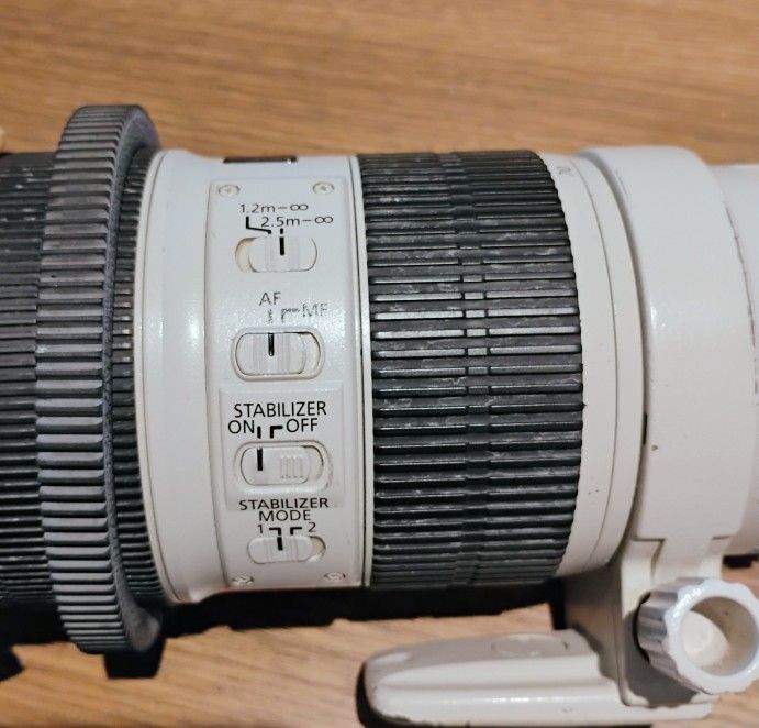 Canon Ultrasonic zoom lens EF 70-200mm with Cap and Case