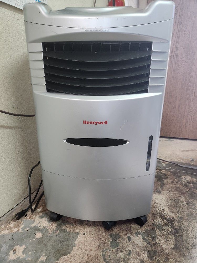 Honeywell 500 CFM Indoor or Outdoor Portable Evaporative Cooler, Fan, and Humidifier for Living Room, Patio, Garage, Deck, and Bedroom, 115V, Swamp Co