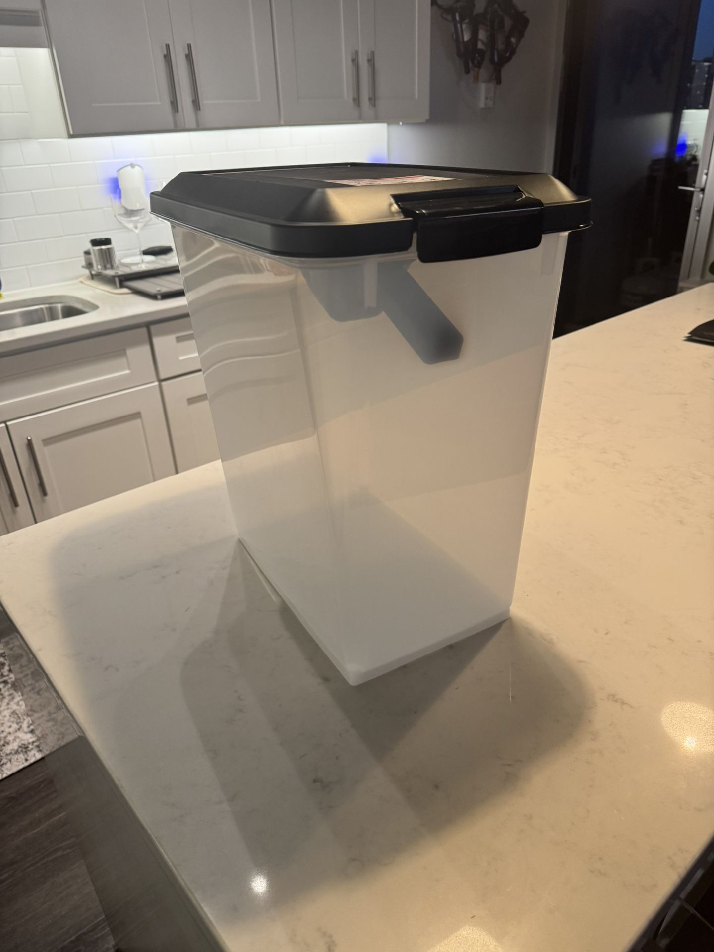 IRIS USA Dog Food Storage Container and 2 cup scoop