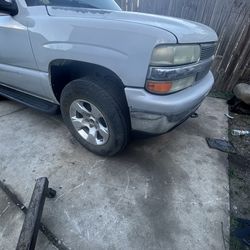 Chevy Tahoe bubble eye front end part 2003/2002