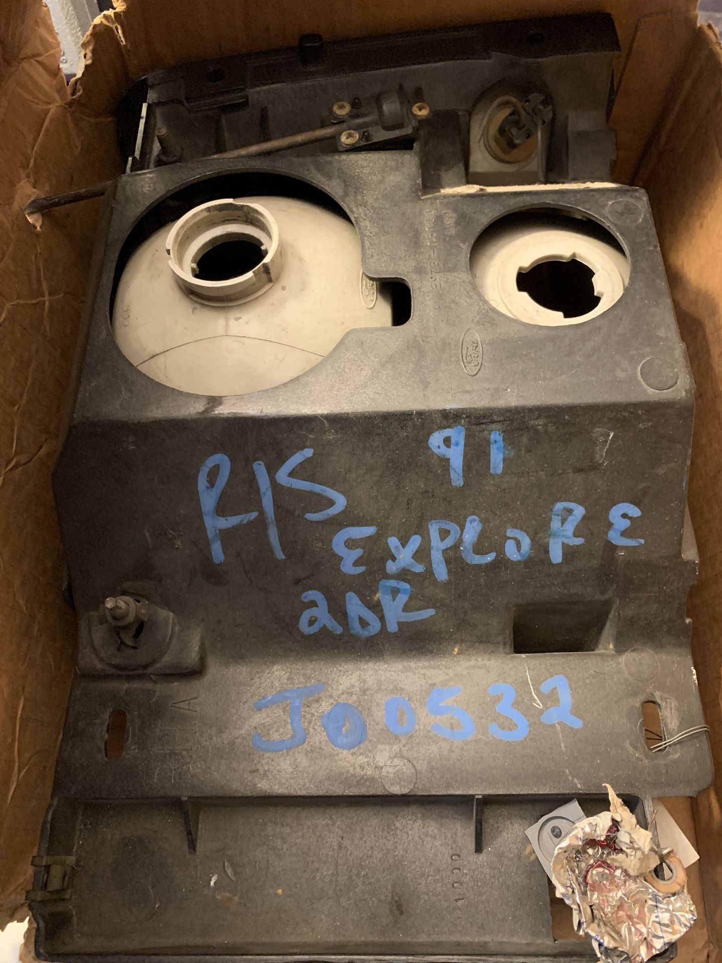 Right-hand headlight assembly for a 1991 Ford Explorer