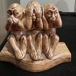 Vintage Hear-No, See-No, Speak-No Evil Monkeys Statue trio figurine ceramic  In great condition  Approx 5” x 5.5”