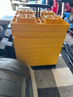 Leveling blocks