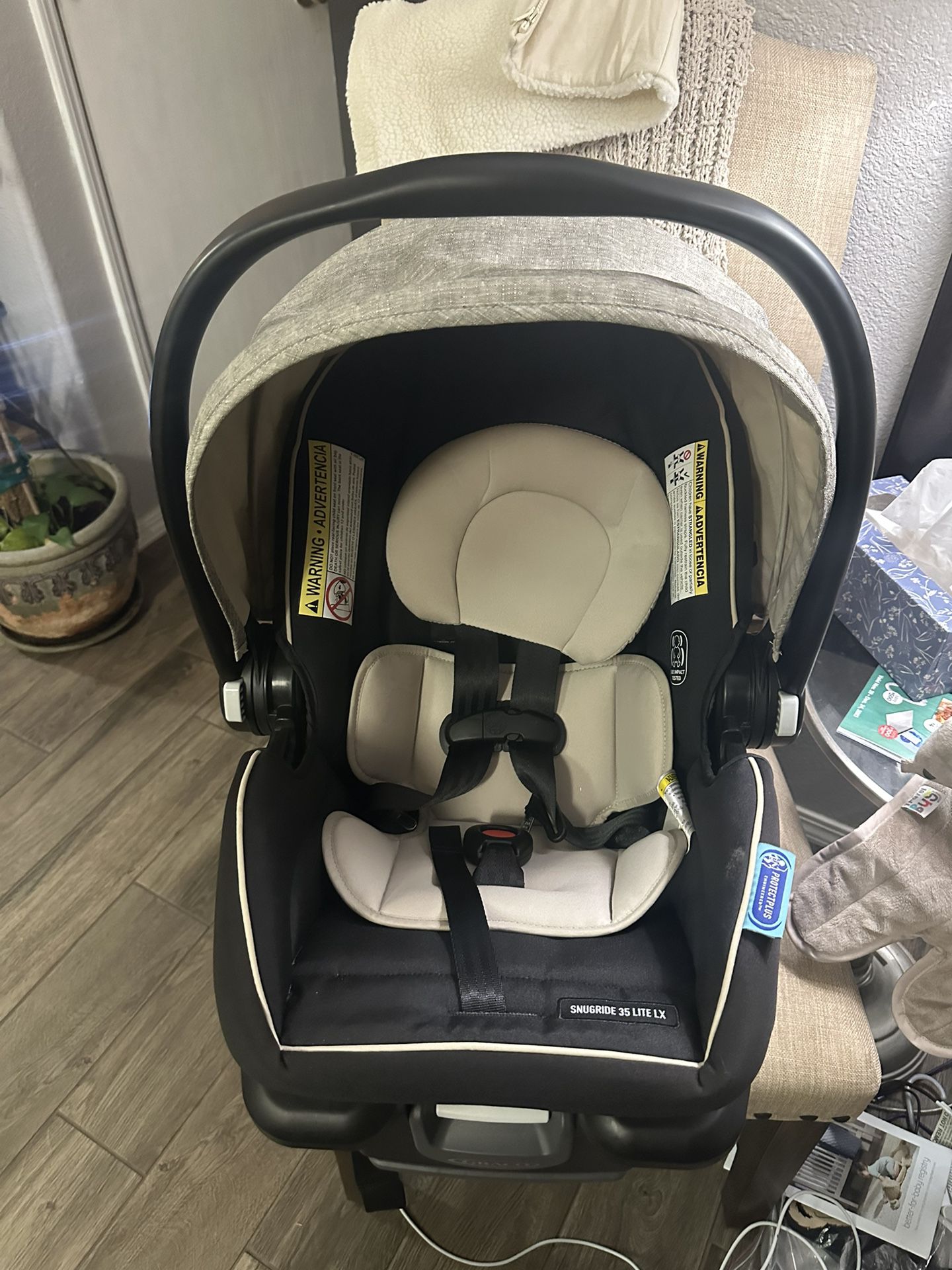 Graco Infant Car Seat W Base 
