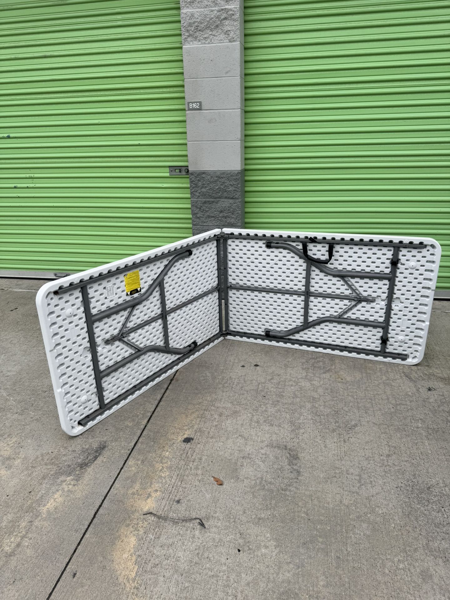 Lifetime Folding Table 8ft