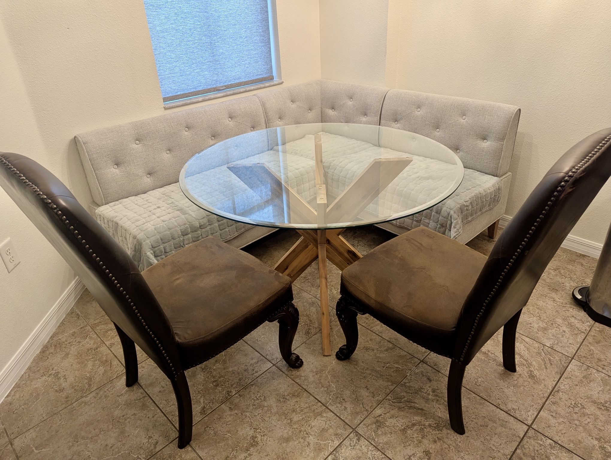 Round Glass Wood Dining Table And Chairs!