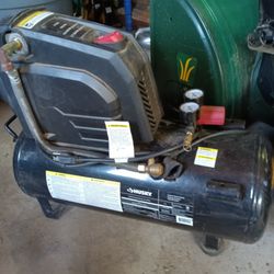 8 Gallon,135 PSI Electric Compressor 