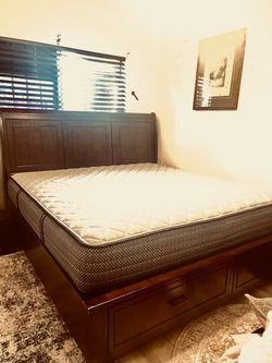 King bed frame w/2 drawers mattress included