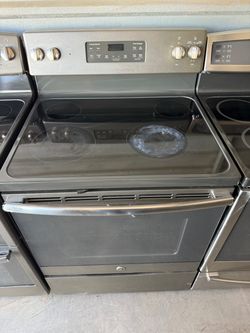 Clean oven range GE 30” Freestanding Glass Top Stove C970-64829A H47” W30″ D26”  5.3 CuFt Self Cleaning 3 Adjustable Oven Racks