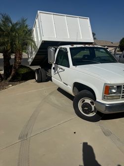 1993 Chevrolet 3500 Regular Cab & Chassis