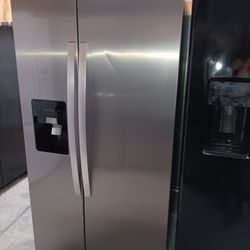 Whirlpool Refrigerator Stainless Steel Everything Works Good 👍