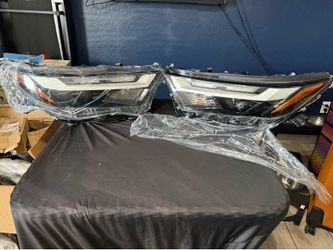 (BRAND NEW)🔥🔥 CLEARANCE SALE!!2019-2022 Toyota RAV4 LED Headlights Pair/KO-DLZ
