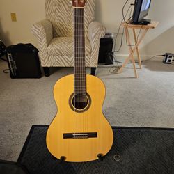 CORDOBA1 ACCOUSTIC GUITAR WITH MANUEL AND LESSONS 