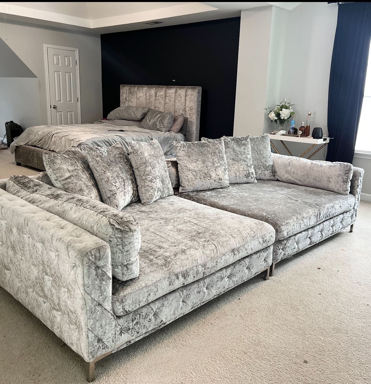 $1000 Velvet Sofa Great Condition!!!