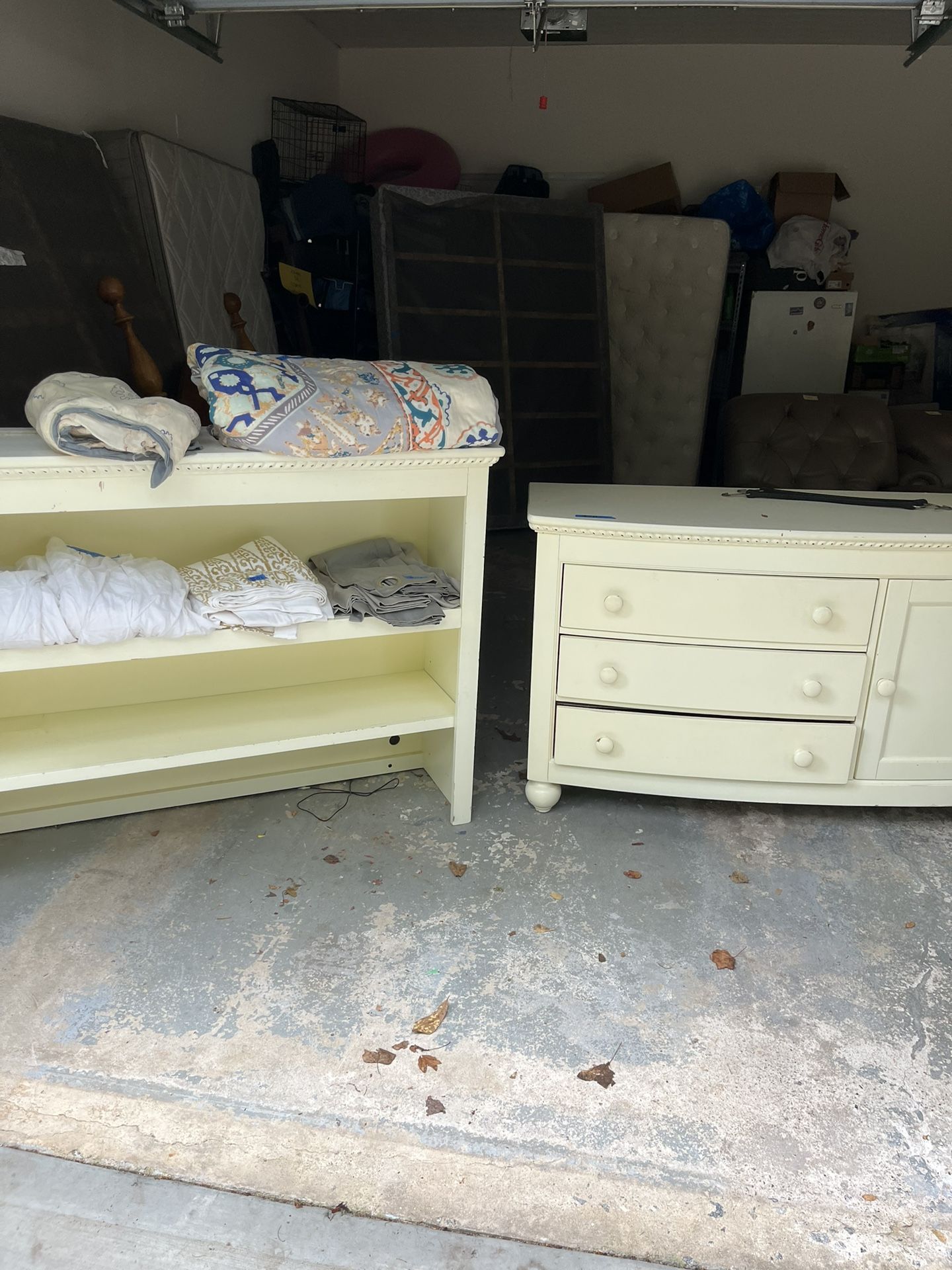 Dresser. Shelf Combo