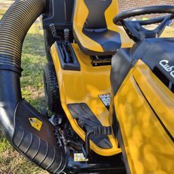 Cub Cadet XT1 Riding Mower 22hp 46"cut with Bagger Attachment 