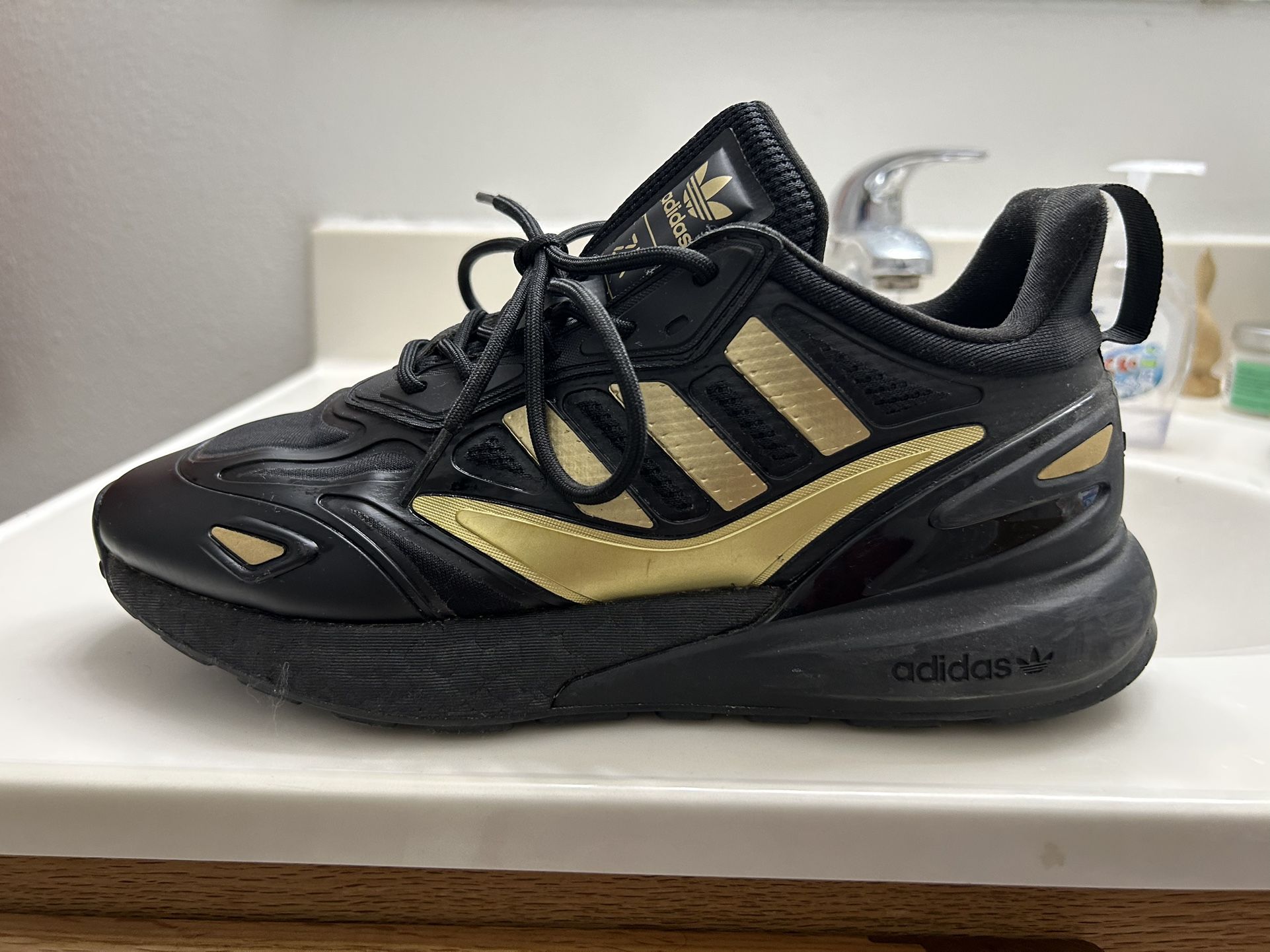 Adidas ZX 2K Boost 2.0 Black Gold Metallic Men's Athletic Shoes. SIZE 7 1/2