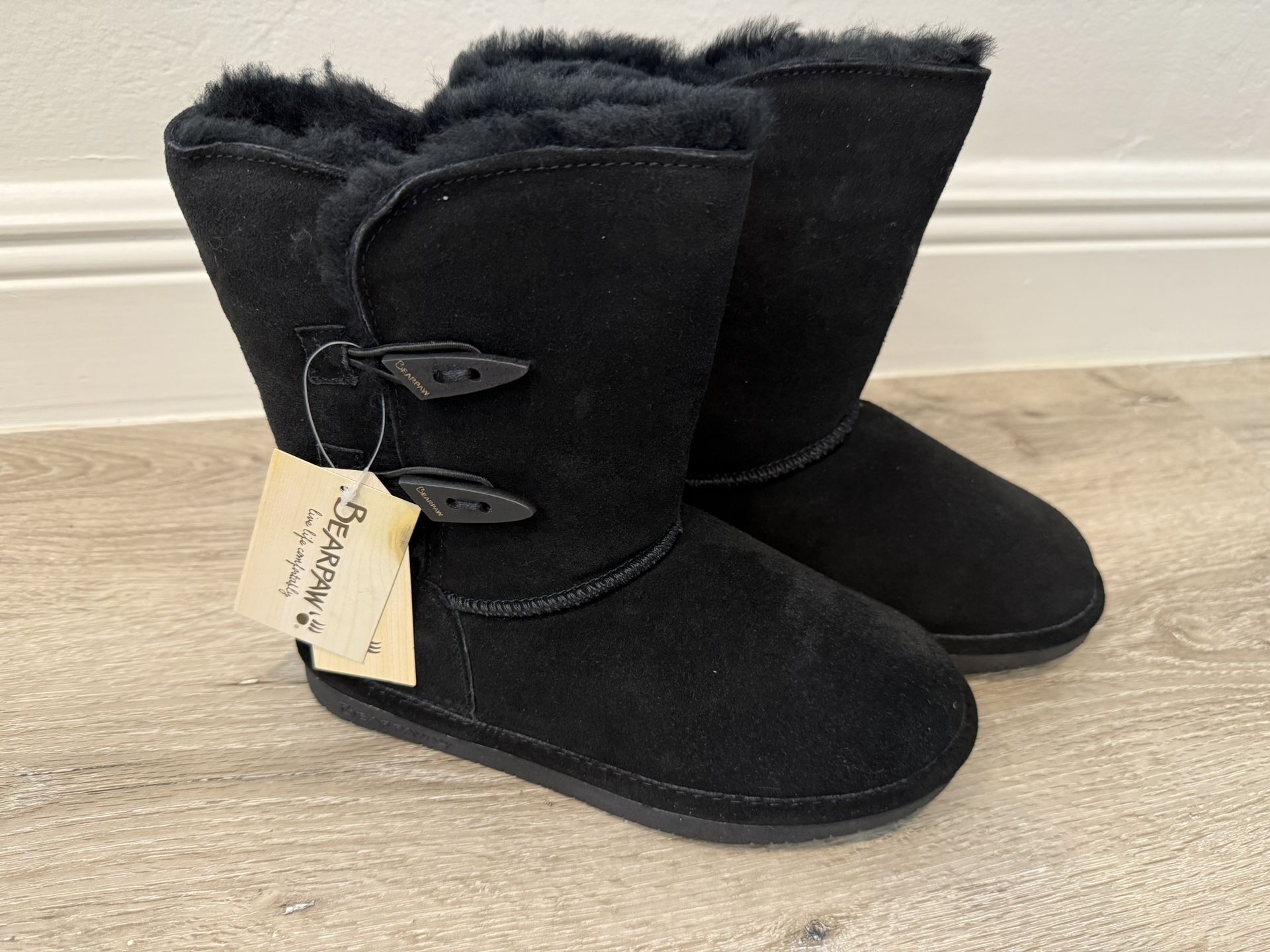 BEARPAW Women's Abigail Slip On Boot- Size 8 Black