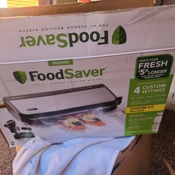 FoodSaver Vacuum Sealing System with Handheld Sealer Attachment