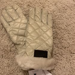 NWT  Ugg Quilted Gloves, Ivory