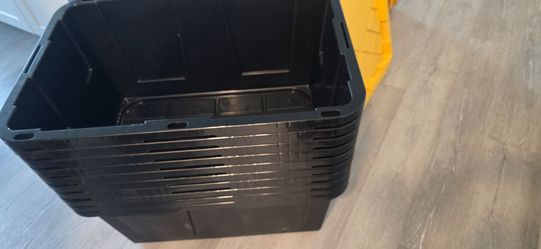 Storage containers