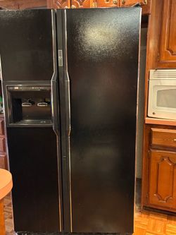 Amanda Side by Side refrigerator/freezer