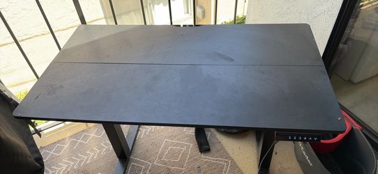 Standing desk (GREAT CONDITION)