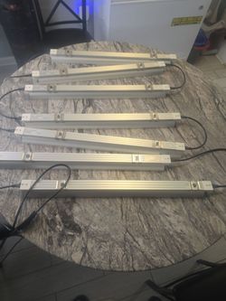 Grow Lights : LED Light Bar Strips with Cables – Lot of 8
