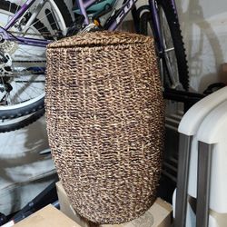 Laundry Wicker Hamper With Lid