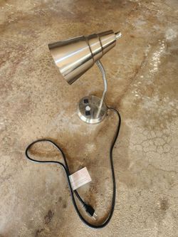 INTERTEK DESK LAMP WITH PLUGS