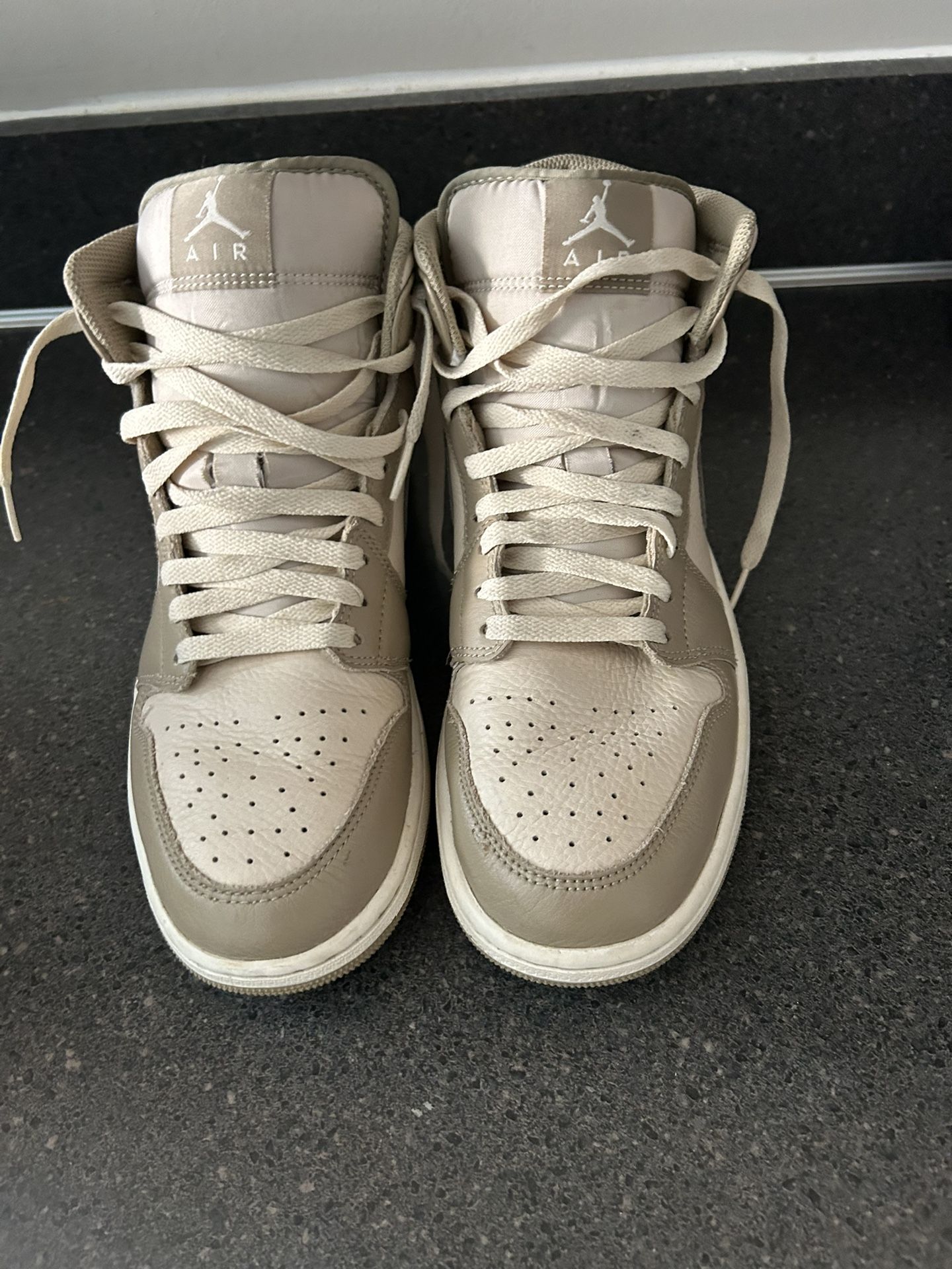 AIR Jordan 1s MID