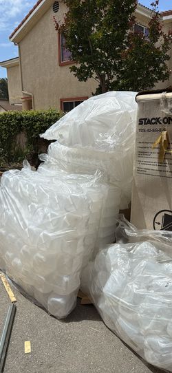 FREE 1 And 1/2 Gallon Plastic Bottles (no Lids)