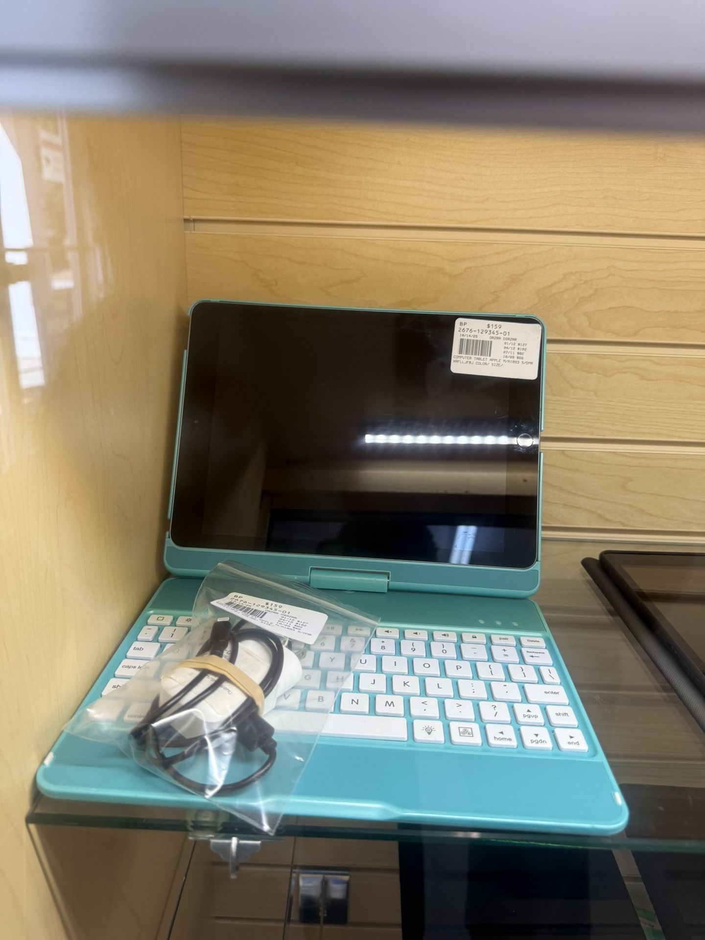 Apple Tablet With Keyboard And Charger Great Deal Here At Cash America Pawn