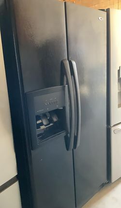 Amana Side By Side Black Refrigerator
