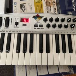M-AUDIO OZONE MIDI USB Keyboard Controller