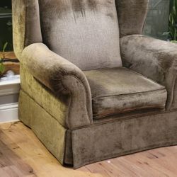COMFORTABLE ARM CHAIR