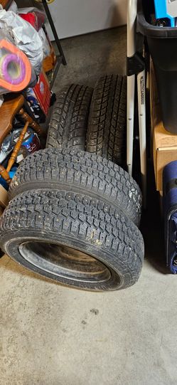 Used set of 4 winter tires.
185/70R14 88Q R+S