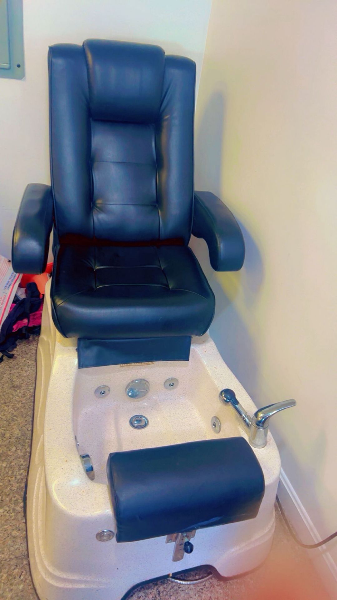 A manicure chair in excellent condition.