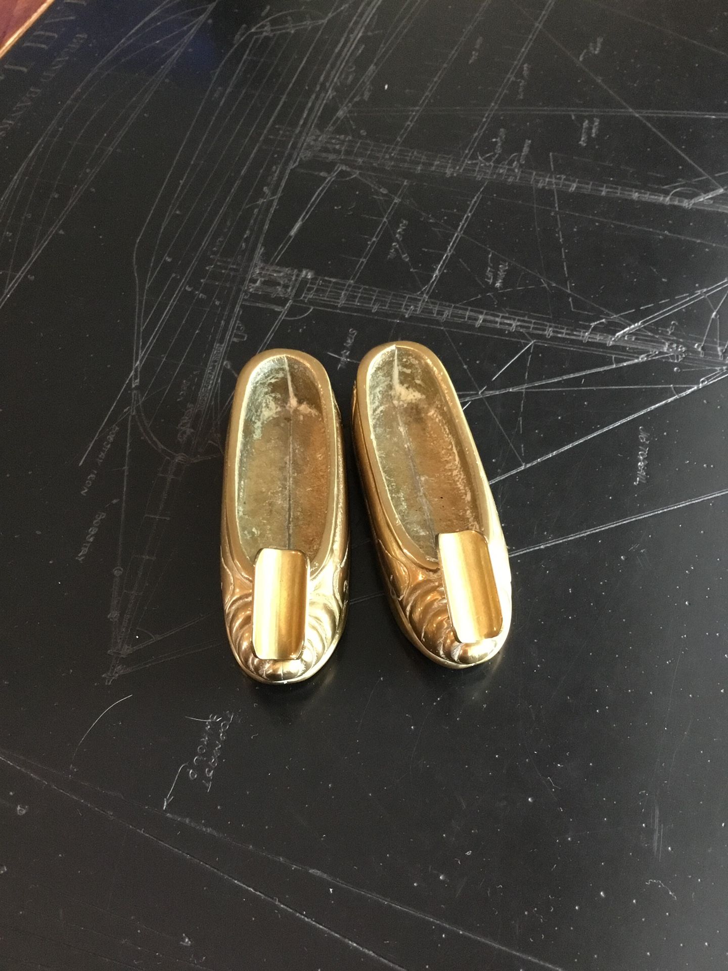 Vintage Set Of Brass Shoes Ashtrays Cigarette Rests Are Movable