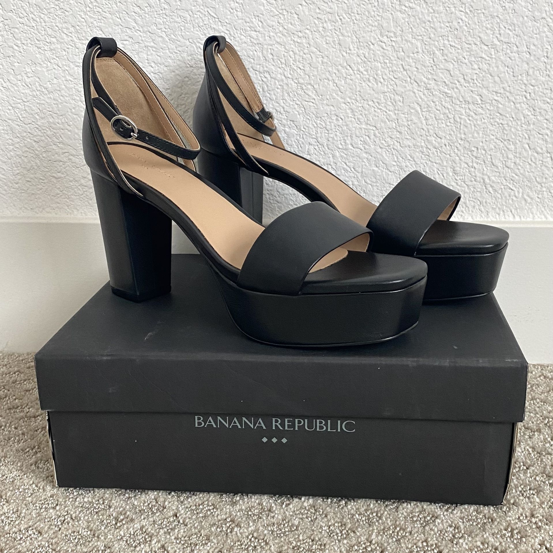 NIB Banana Republic Black Leather Platform Heels Size 10