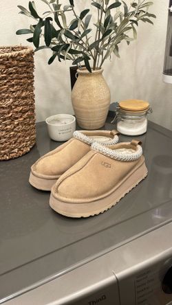 Ugg Tazz II Platform Size 6