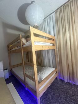 Kids bunk bed including mattresses and new sheets