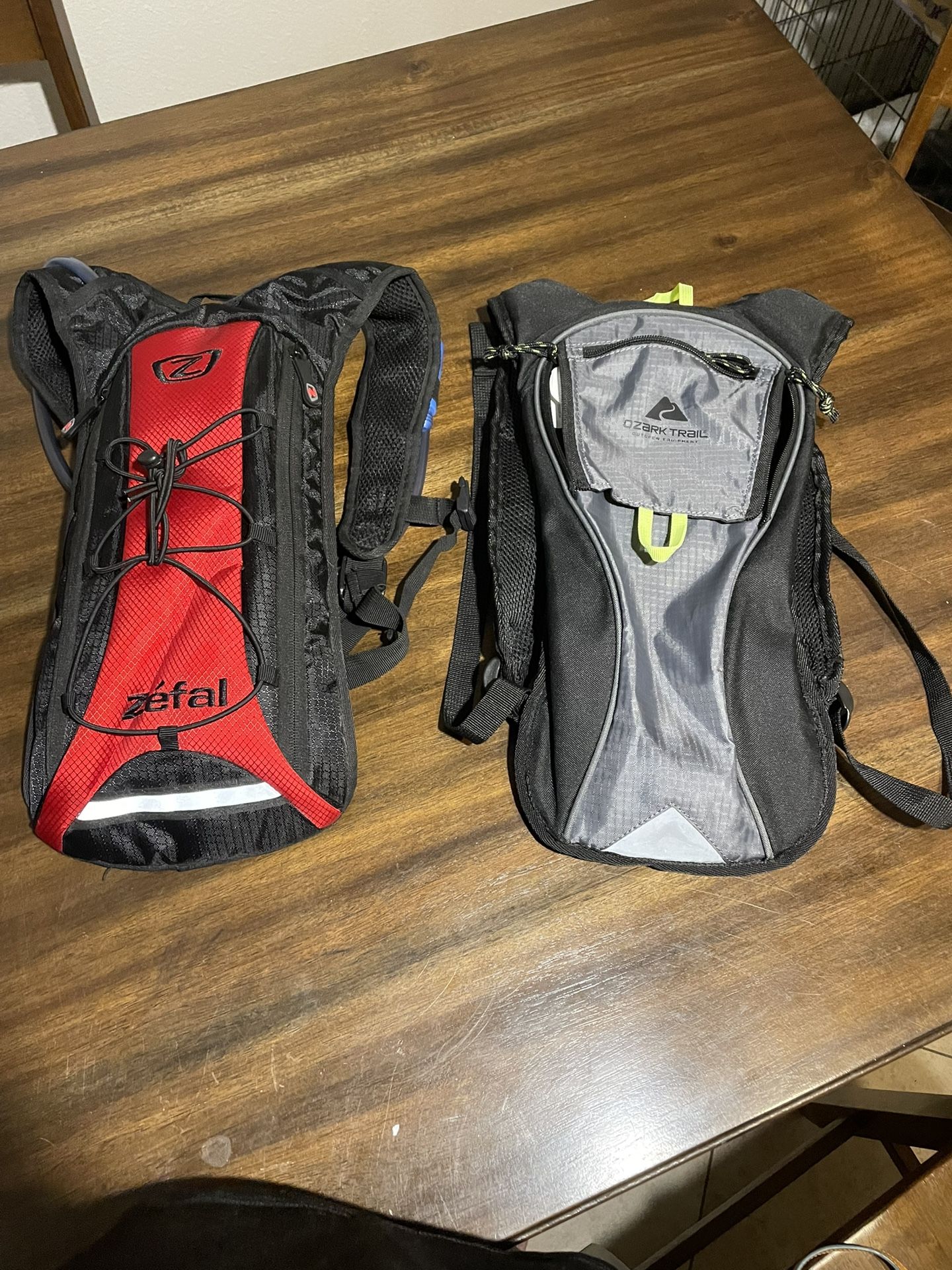 🔥PRICE REDUCED🔥NEW 🔥TWO HYDRATION BACK PACKS