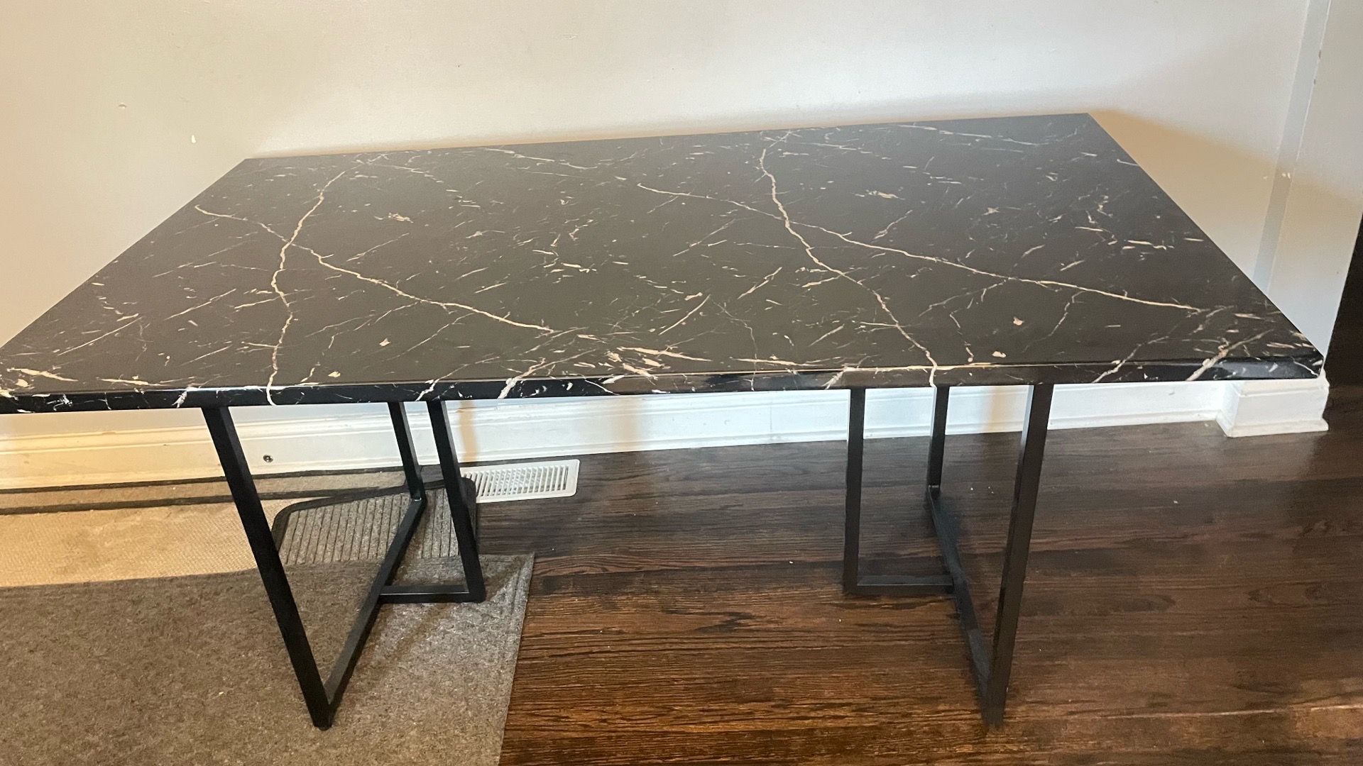 Mesa con 4 silla