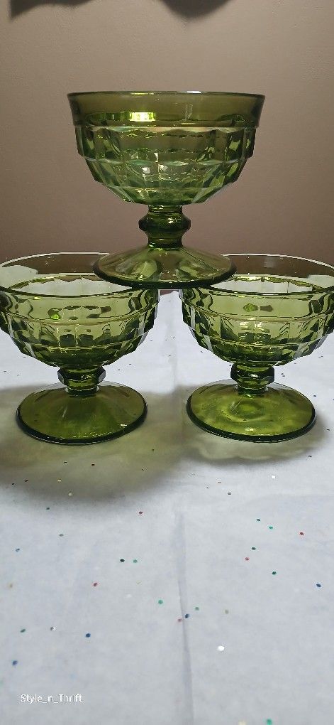INDIANA GLASS GREEN GLASS THUMBPRINT PATTERN DIVIDED DISH With Matching Glasses