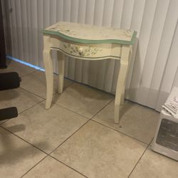 Beautiful Antique Table  White 