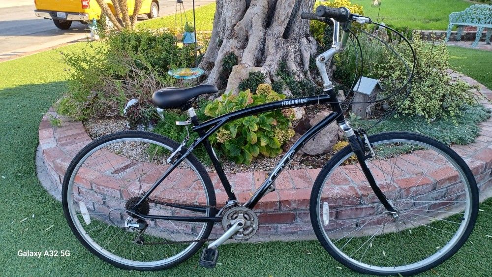 GT Streamline Mens Road Bike With Suspension 700c XLNT