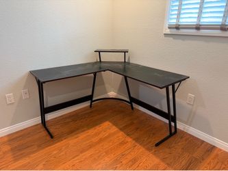 Corner desk